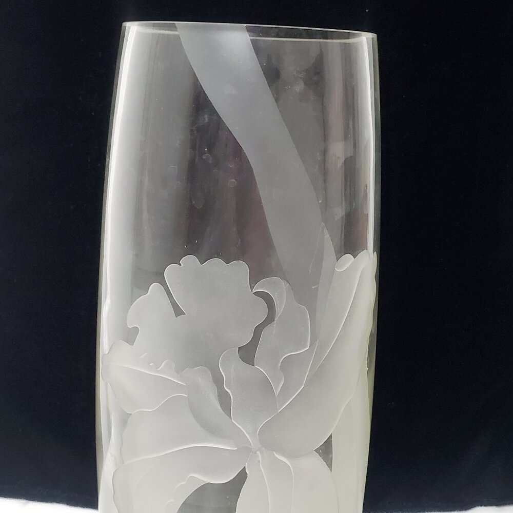 Vintage Dorothy Thorpe vase with an etched frosted orchid flower design